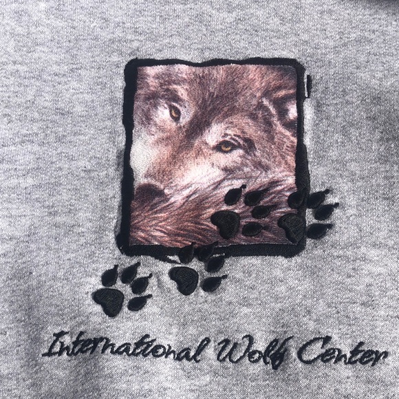 Vintage Hanes International Wolf Center Embroidered Gray Crew Neck Sweater M - Picture 2 of 6